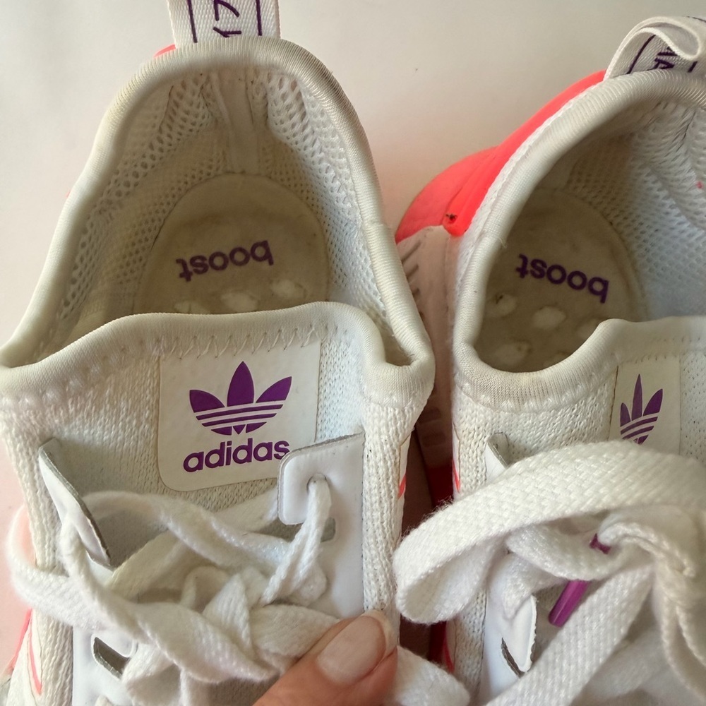 ✨ ADIDAS Women’s Sneakers – White with Orange & Purple Highlights ✨ - Picture 3 of 9